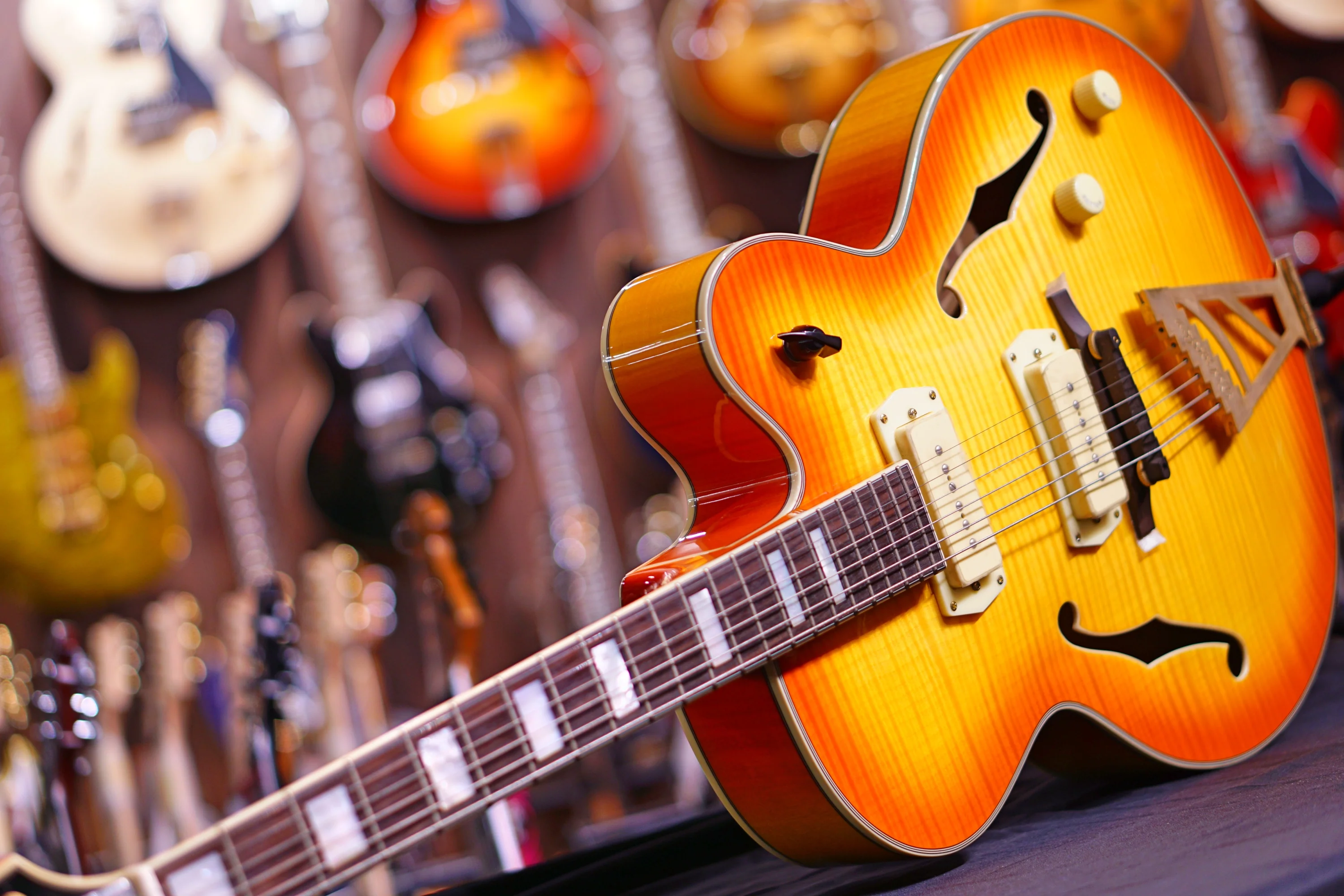 Dangelico ARCHTOP P-90's SUNBURST DAEX59SB  US14050395 - Image 3