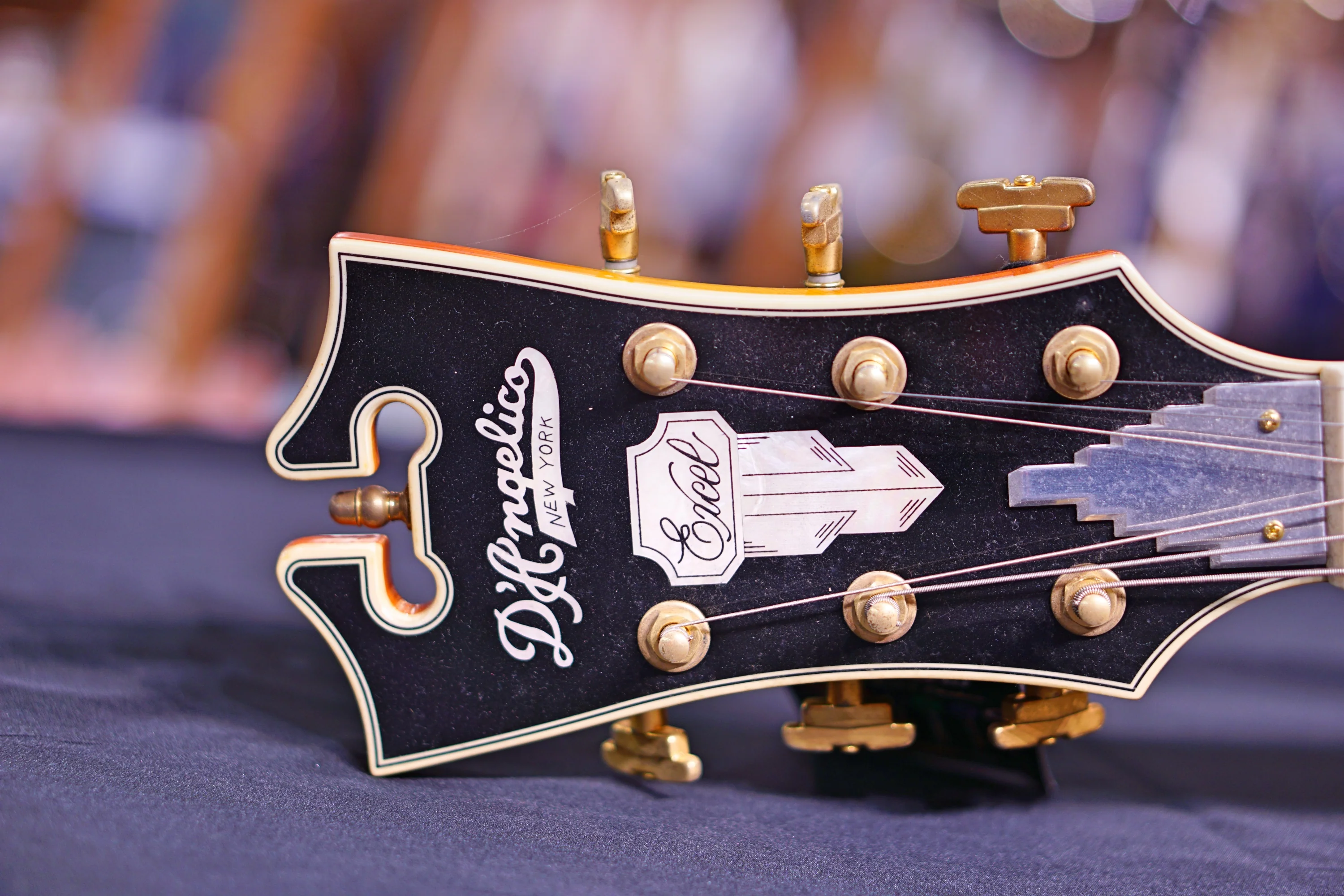 Dangelico ARCHTOP P-90's SUNBURST DAEX59SB  US14050395 - Image 4