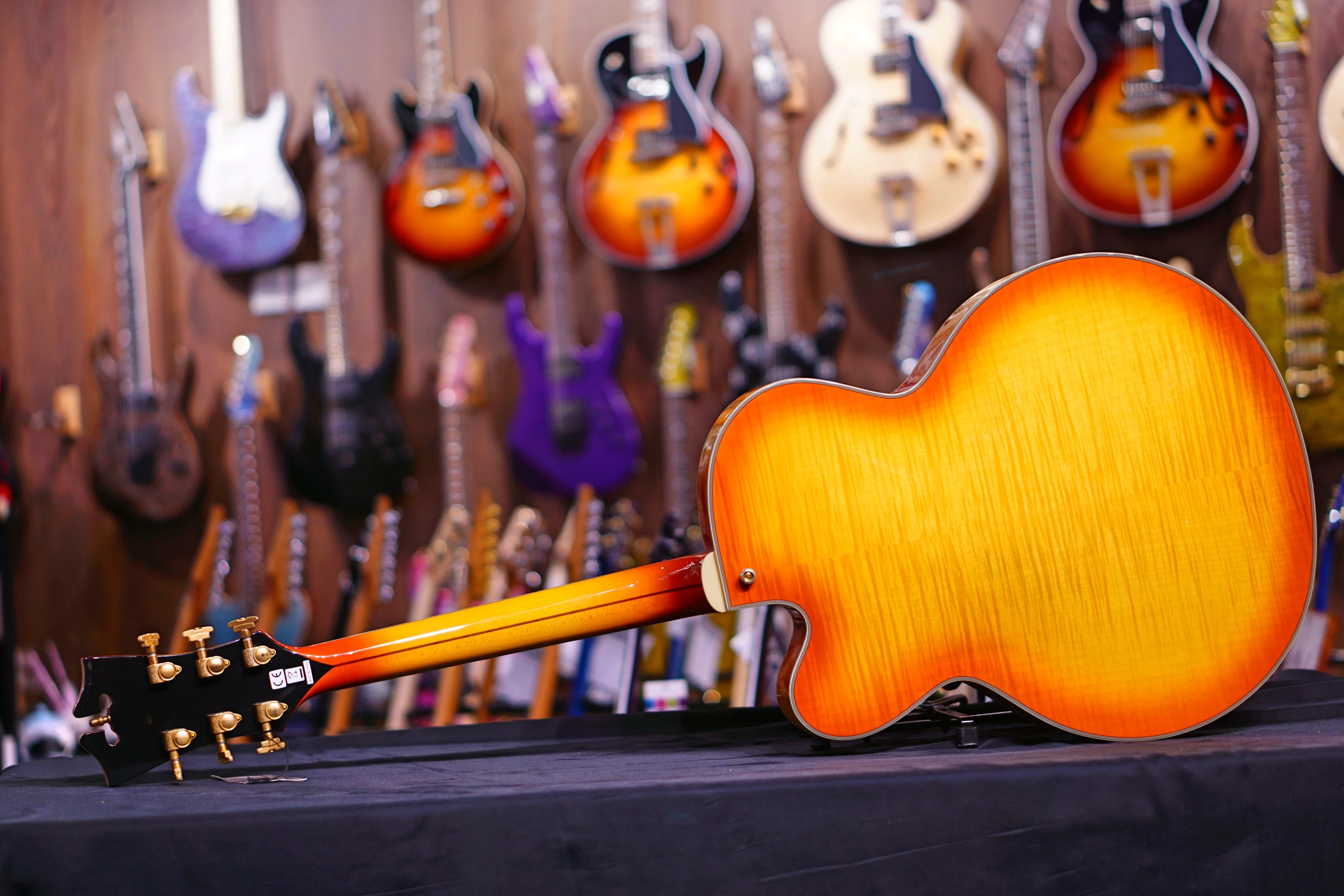 Dangelico ARCHTOP P-90's SUNBURST DAEX59SB  US14050395 - Image 8