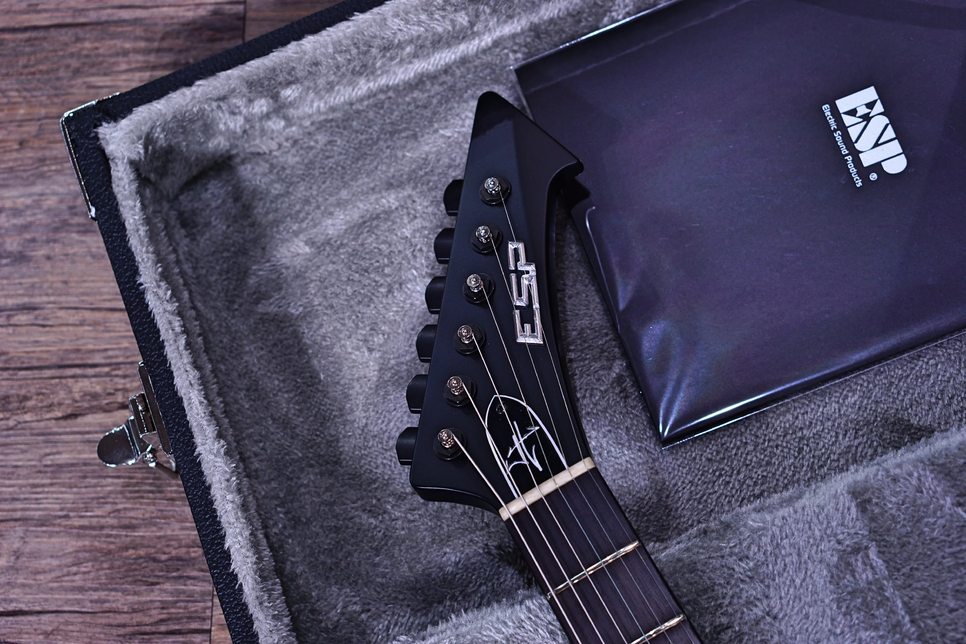 ESP Snakebyte James Hetfield signature satin Black E7690202 - Image 6