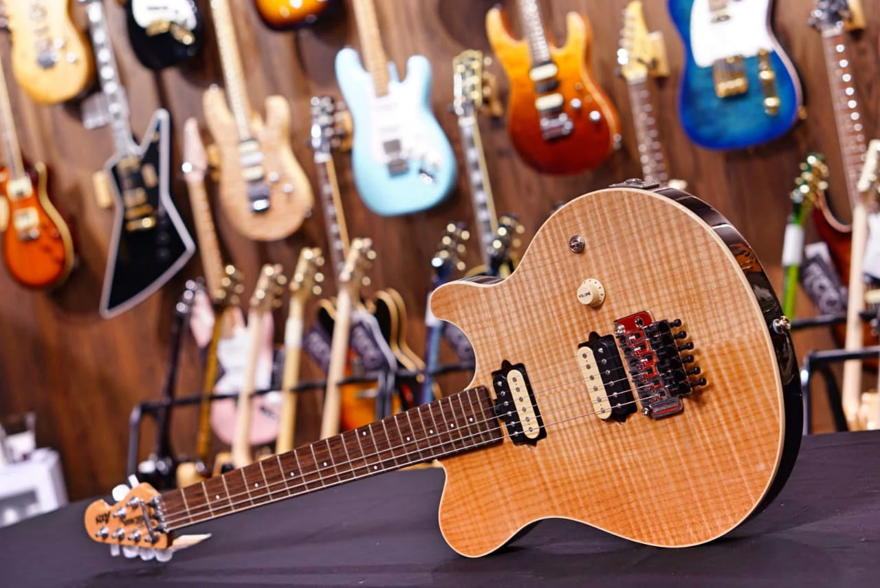 Ernie Ball Music Man Axis natural flame - Image 5