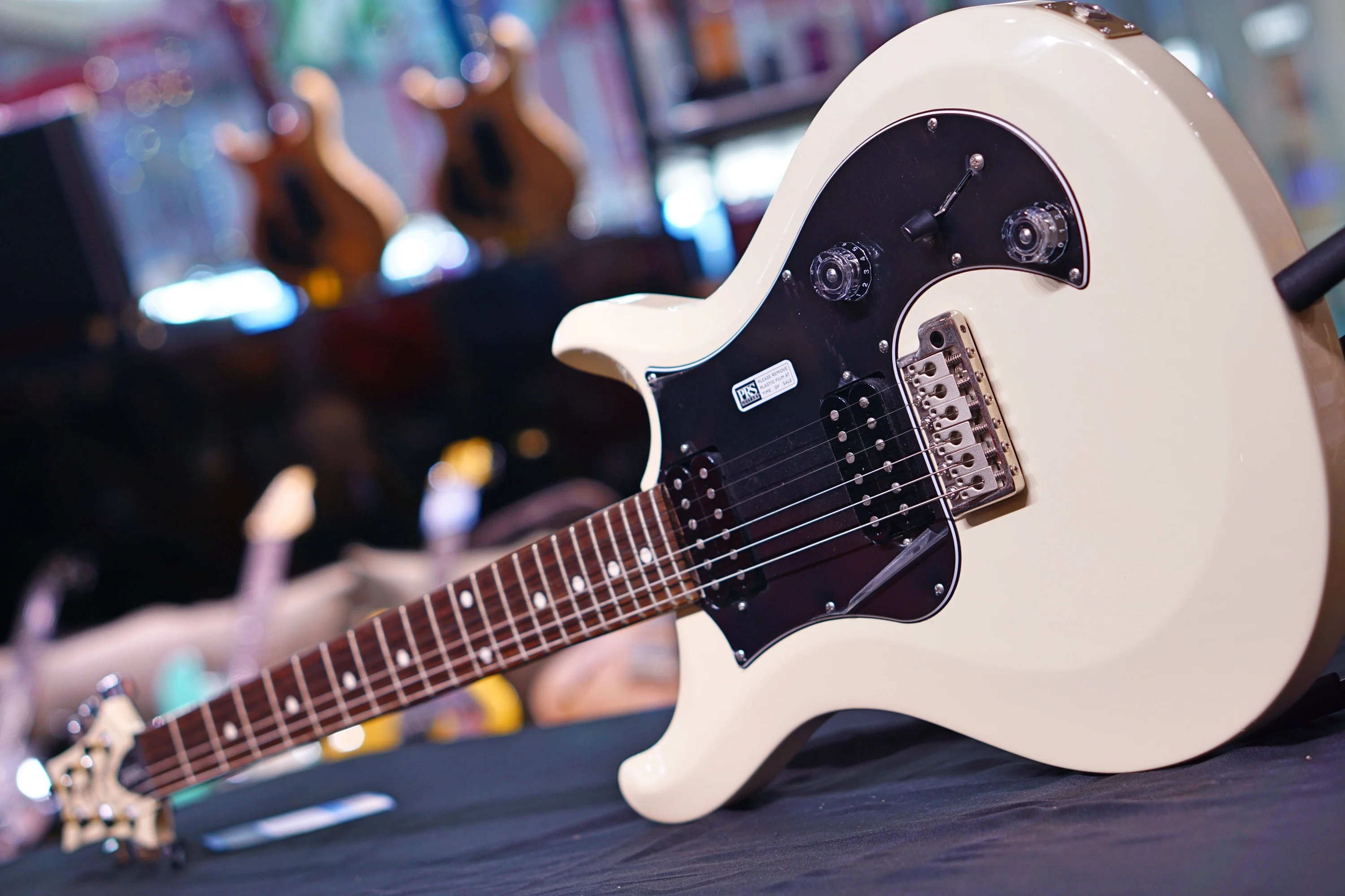 PRS S2 Standard 22 Vintage White 2021821 - Image 3