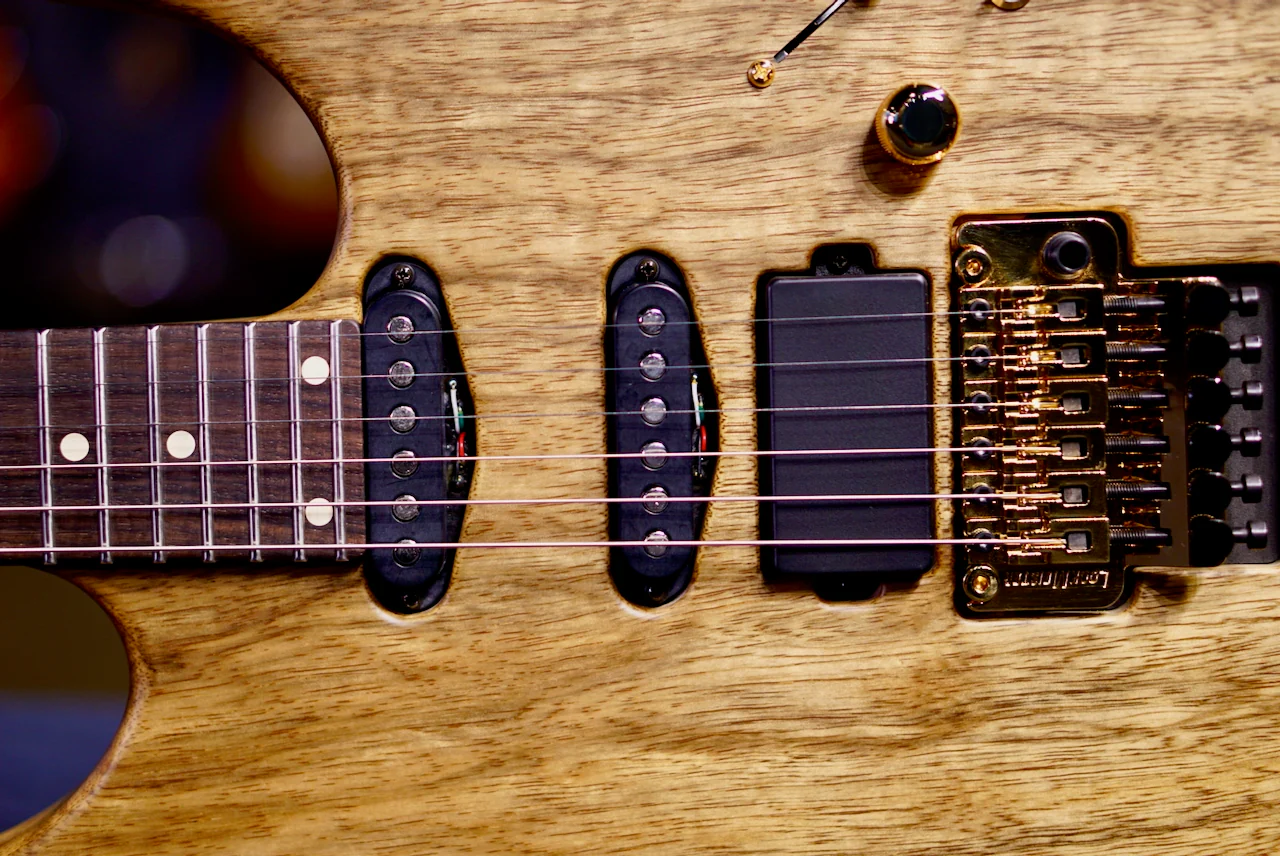 Tom Anderson Angel Player * 07-02-25M * Black Limba Satin Natural - Image 3