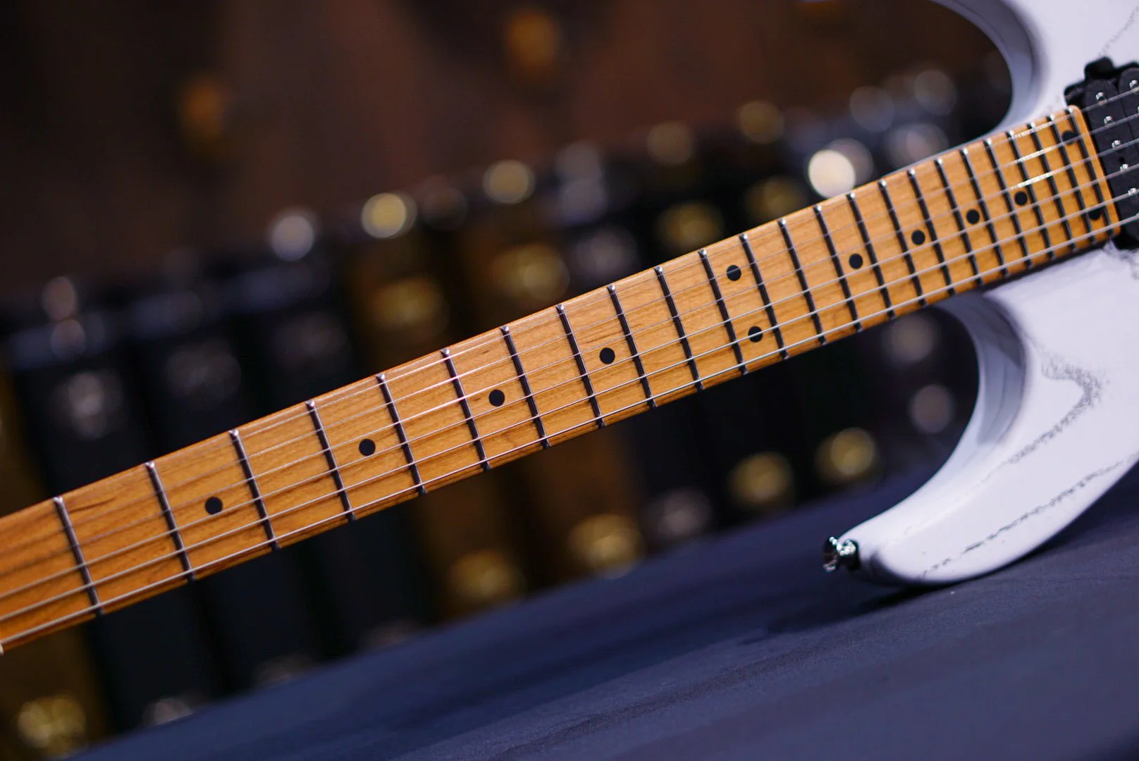 Tom Anderson Angel Player Satin Organic Grain White with Black  * 06-22-24A * - Image 6